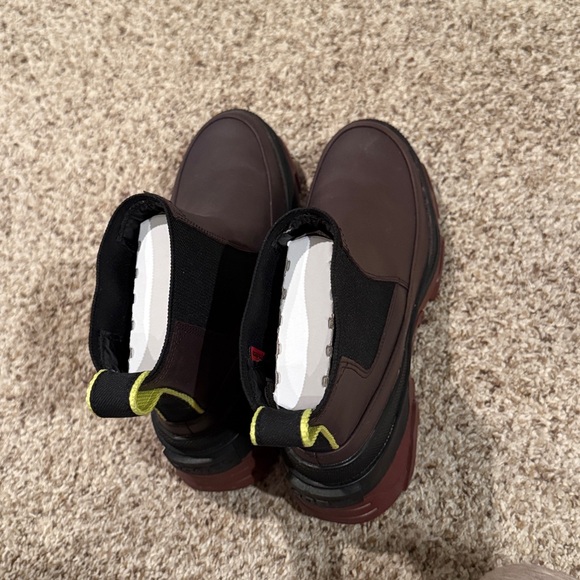 SOREL maroon waterproof boots - Picture 4 of 9